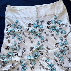 Embroidered White Skirt (lined)